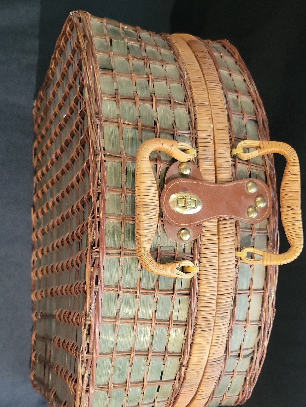 Vintage Green Wicker Picnic Basket Case - Picture 2 of 9